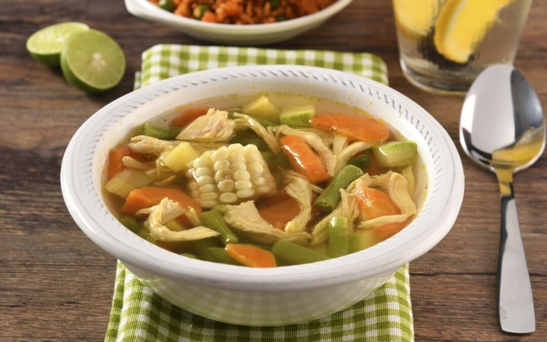 CALDO DE POLLO CON VERDURAS