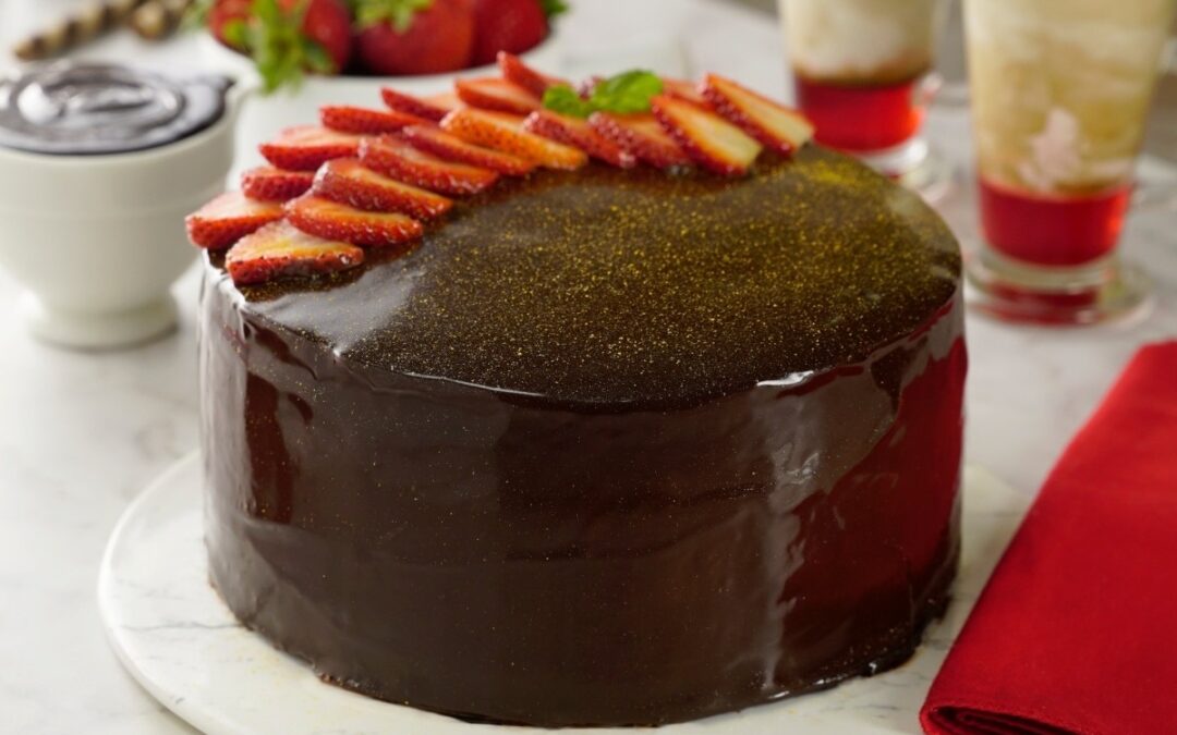 PASTEL DE CHOCOLATE RELLENO DE CREMA PASTELERA