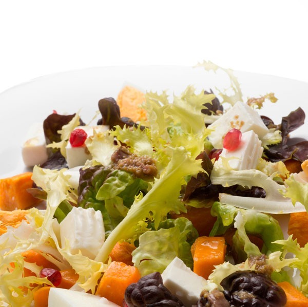 ENSALADA DE INVIERNO CON BONIATO Y QUESO FRESCO