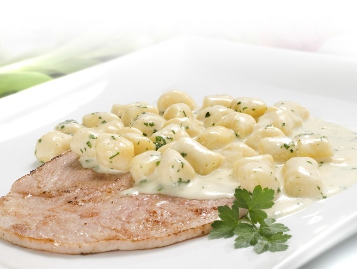 JAMÓN CON ÑOQUIS DE PATATA EN SALSA ROQUEFORT