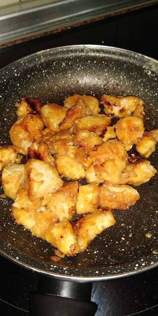 POLLO AL ESTILO TEPPANYAKI CON SESAMO